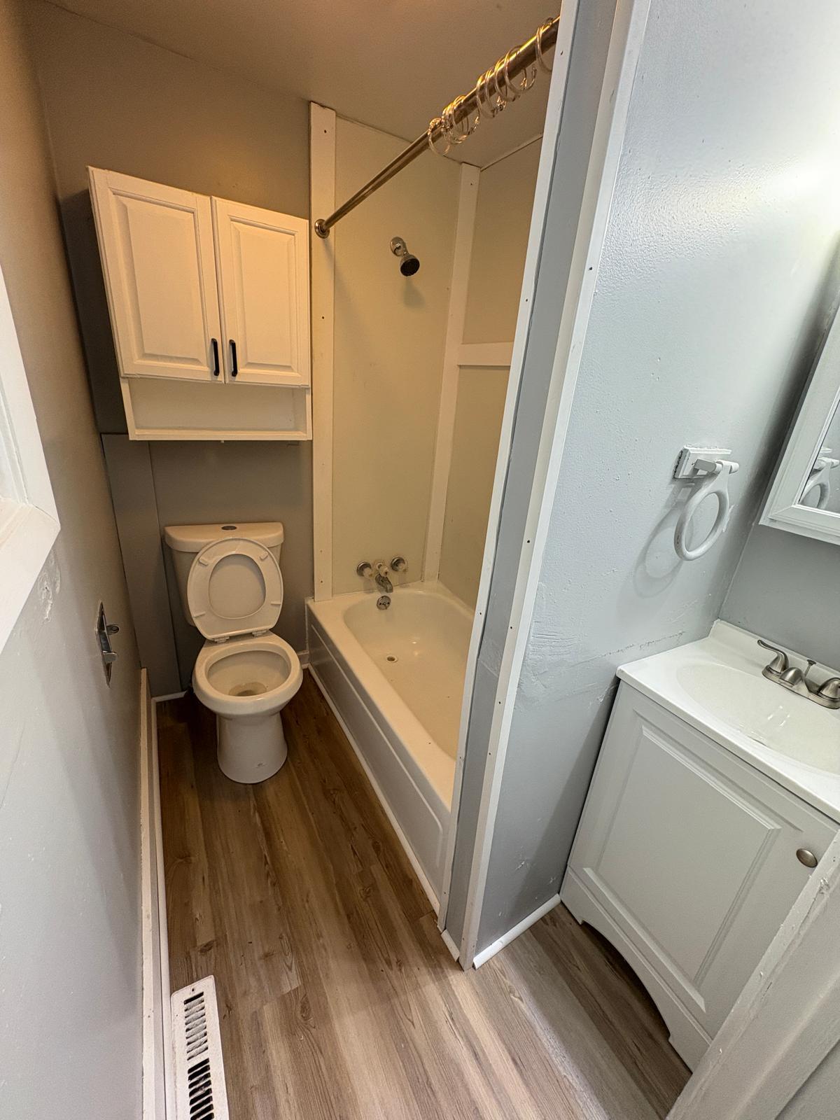 Building Photo - 1940 Woodbridge Rd