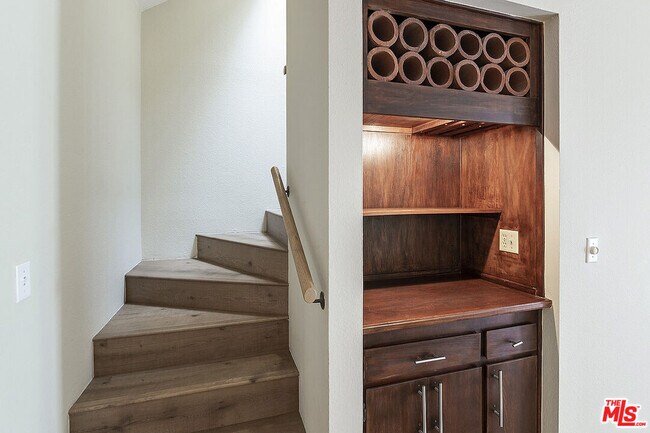 Building Photo - 2216 S Bentley Ave