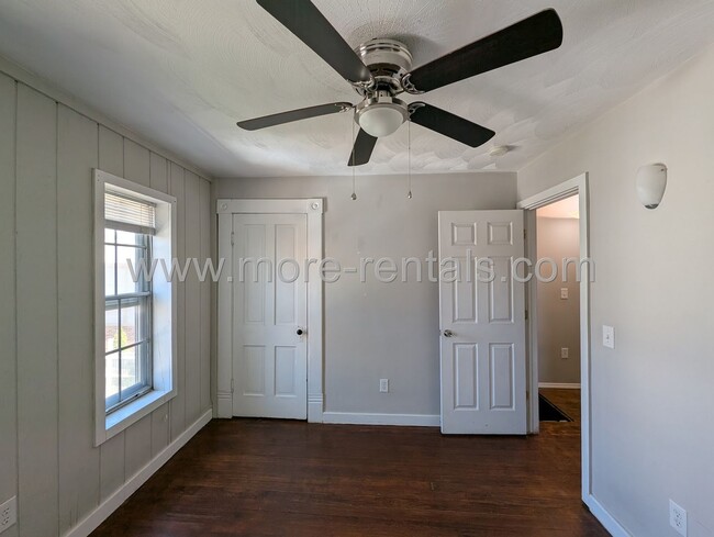 Building Photo - 406-408 E. Frankfort St