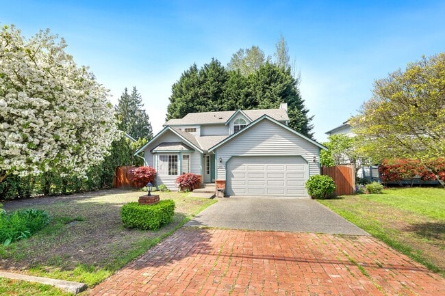 Building Photo - Beautiful Renovated Four Bedroom House for...