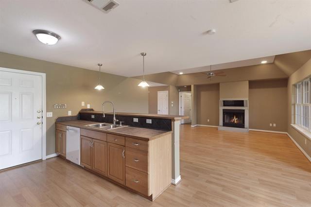 Building Photo - 1822 Sharon Dr