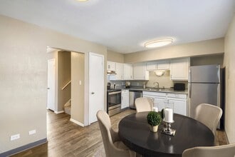 Building Photo - Forest Cove