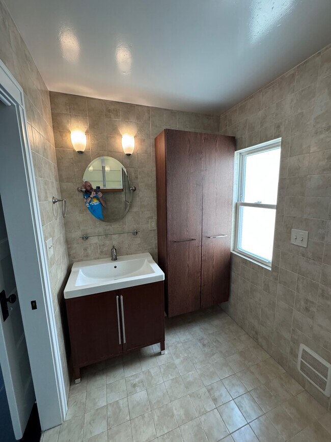 Bathroom - 4224 Ingleside Avenue