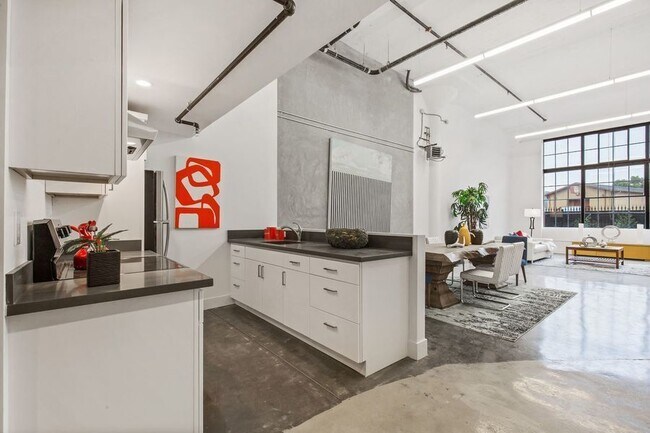 Building Photo - 5701 International Blvd