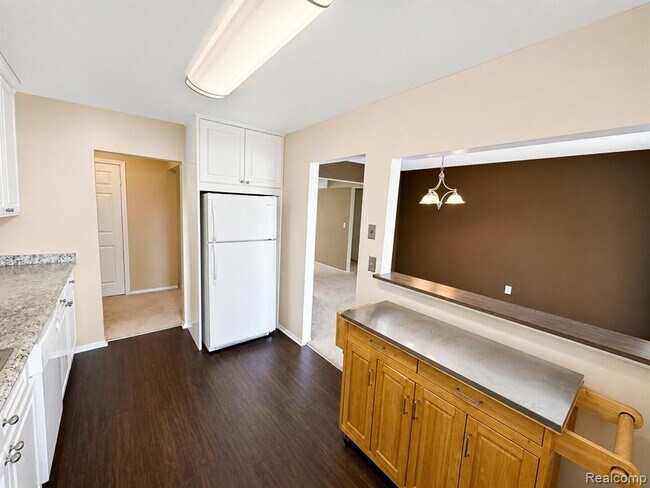 Building Photo - 27654 Echo Valley W