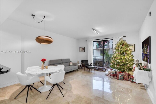 Building Photo - 1650 Galiano St