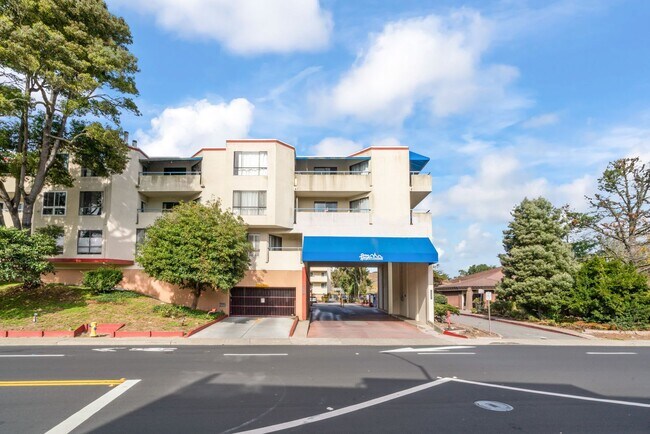 Primary Photo - Cutest Condo on the Market!