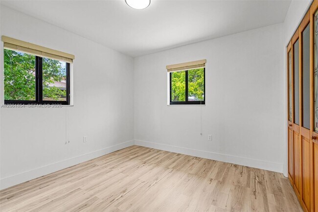 Building Photo - 5110 SW 106th Ave