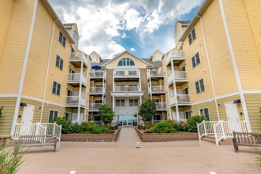 Building Photo - 361 Revere Beach Pky