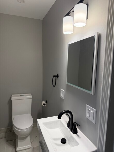 Building Photo - 517 Livingston