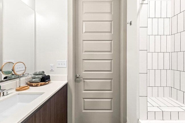 Building Photo - 1050 Howell Mill Rd NW