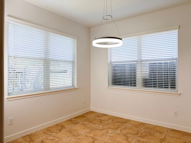 Building Photo - 2802 Ridgeglen Ln