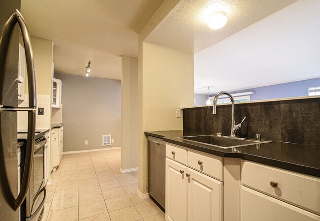 Building Photo - Shoreline Two Bedroom Condo