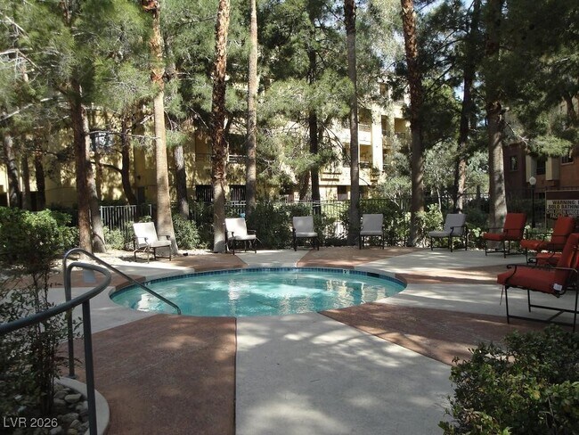 Building Photo - 220 E Flamingo Rd