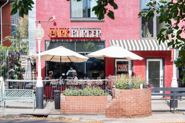 Building Photo - 2742 W Denver Pl