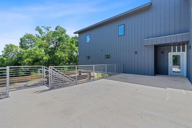 Building Photo - 100 Mockingbird Ln W