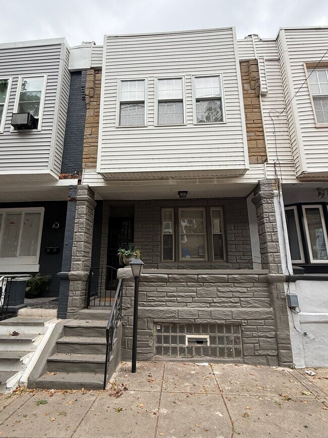 Building Photo - 26th & Tasker-RED HOT Grays Ferry-South Ph...