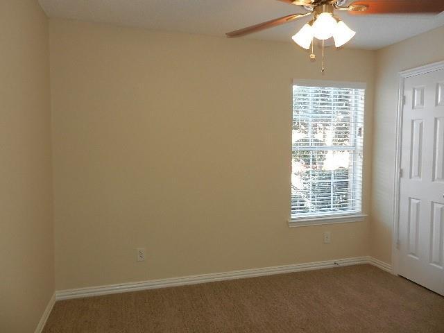 Building Photo - 722 Rolling Hills Dr