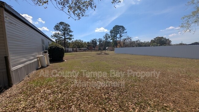 Building Photo - 3753 Oakwood Dr