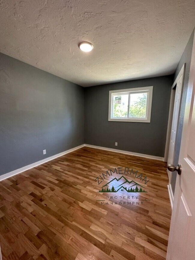 Building Photo - Fully remodeled 3-bedroom 1 bath home!