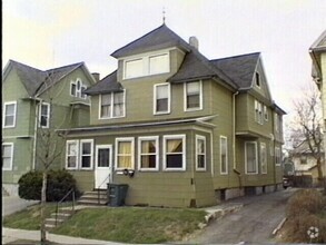 Building Photo - Emerson St.4
