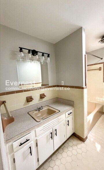 Building Photo - 1307 Brockton Dr