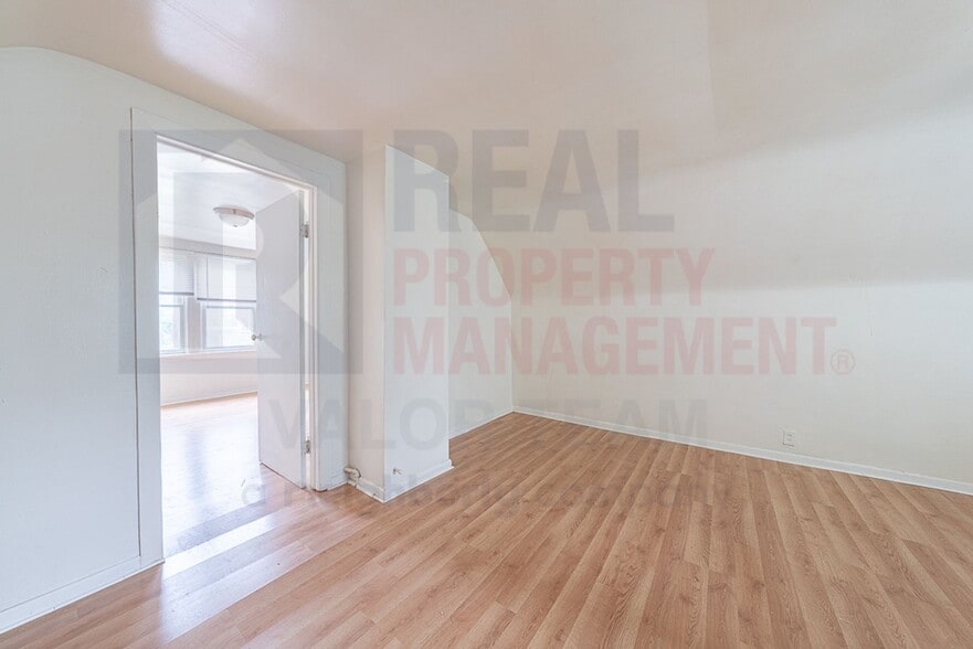 Building Photo - Inviting 3 Bed 1 Bath Single Family Home