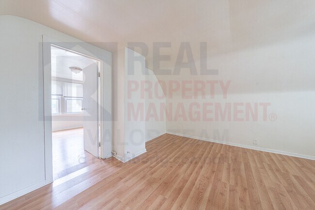 Building Photo - Inviting 3 Bed 1 Bath Single Family Home
