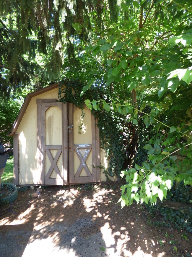 Building Photo - ORR731/733