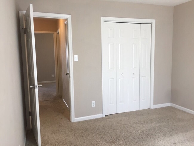 Building Photo - 915 Green St