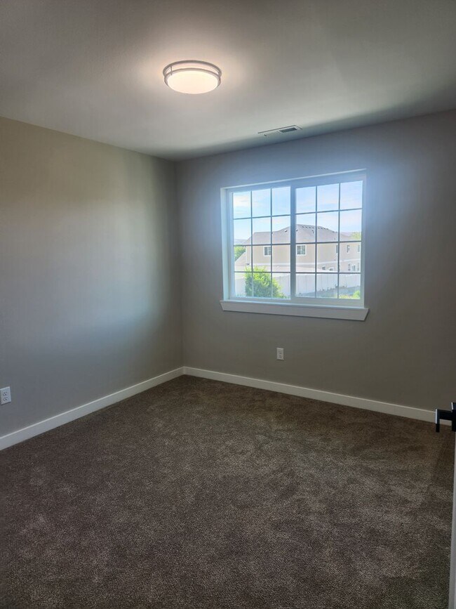 Building Photo - 625 S 83rd Ave