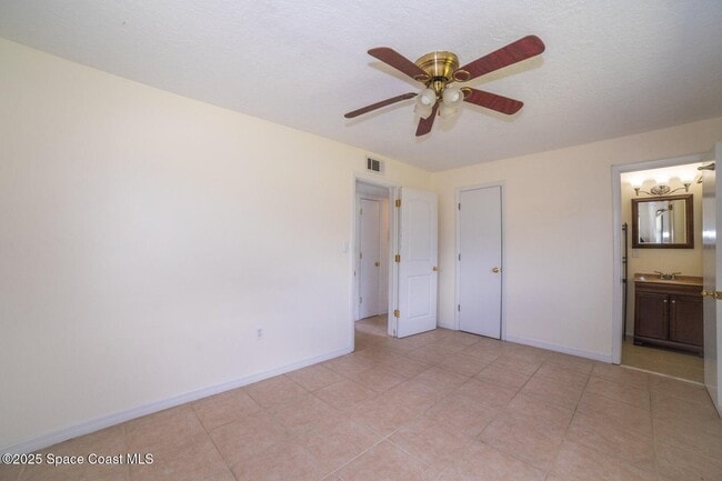Building Photo - 2285 Dolphin Rd