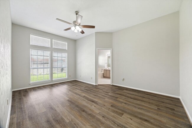 Building Photo - 15303 Laurel Knoll Cir