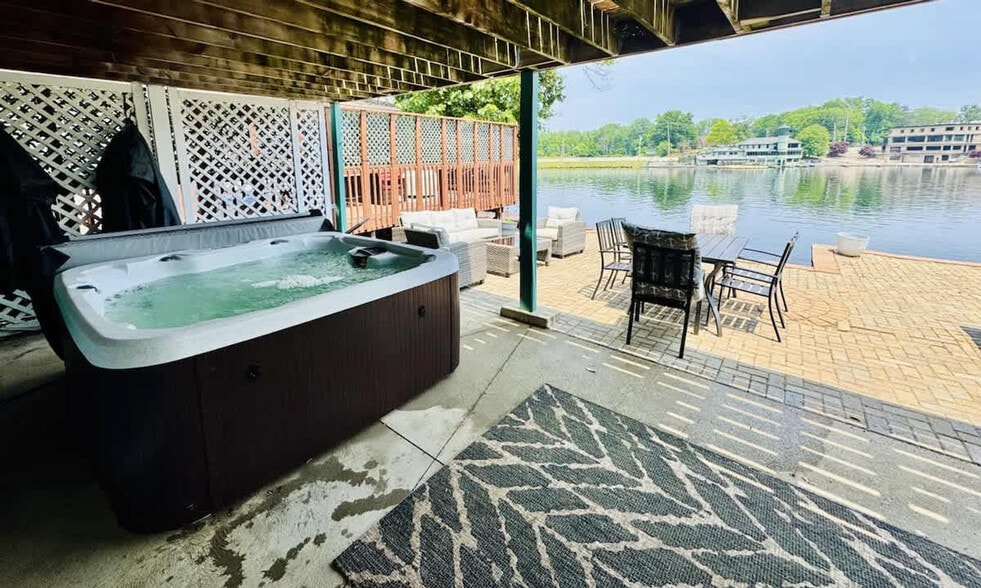 Building Photo - 3581 Mong Ave