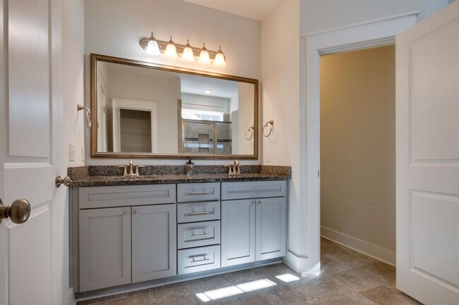 Building Photo - Beautiful Home in Lawton Station!