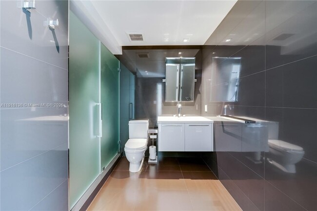 Building Photo - 475 Woodcrest Rd