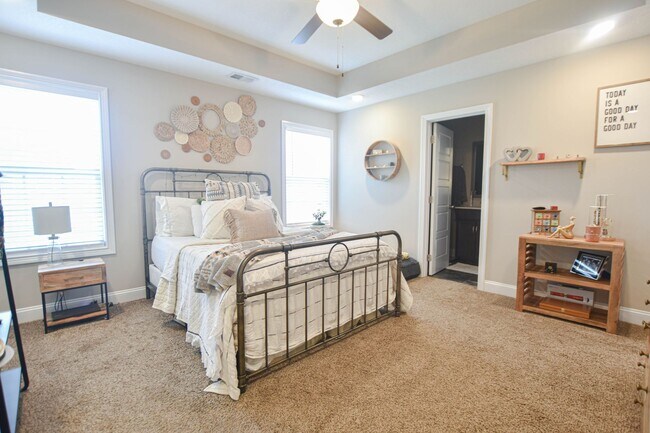 Building Photo - Pet Friendly Three Bedroom!