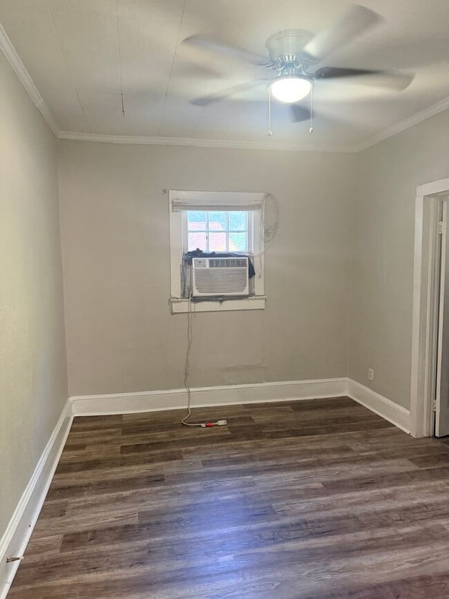 Building Photo - Three Bedroom Two Bath House