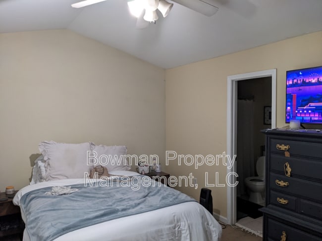 Building Photo - 490 S Barnett Shoals Rd