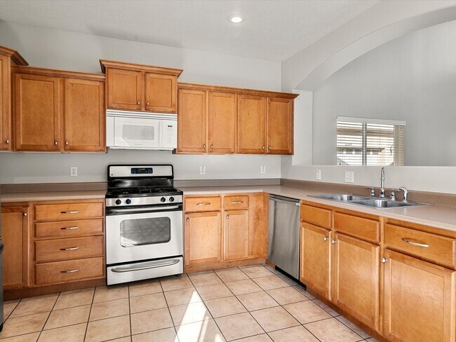 Building Photo - Newly Updated South Ogden Townhome | 3 Bed | Private Backyard | 2-Car Garage