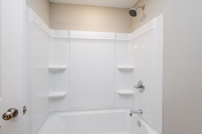 Building Photo - 25 Poplar Hill Dr