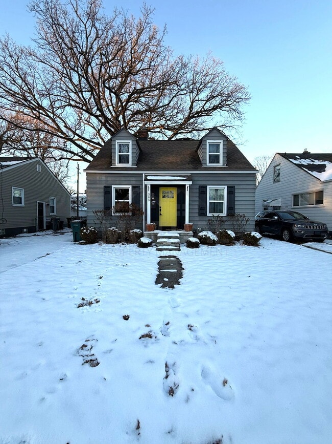 Primary Photo - 389 Channing St