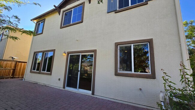 Building Photo - Gated Somersett Home with a View!