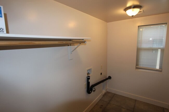 Building Photo - 3BR Home in Mountainaire | Open Layout + Fenced Yard