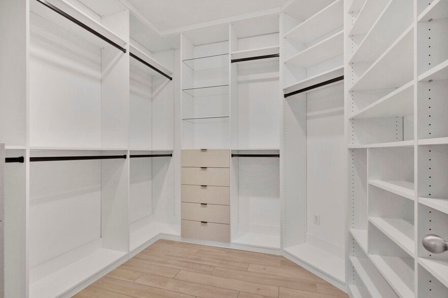 Building Photo - 8318 Vivaro Isle Way