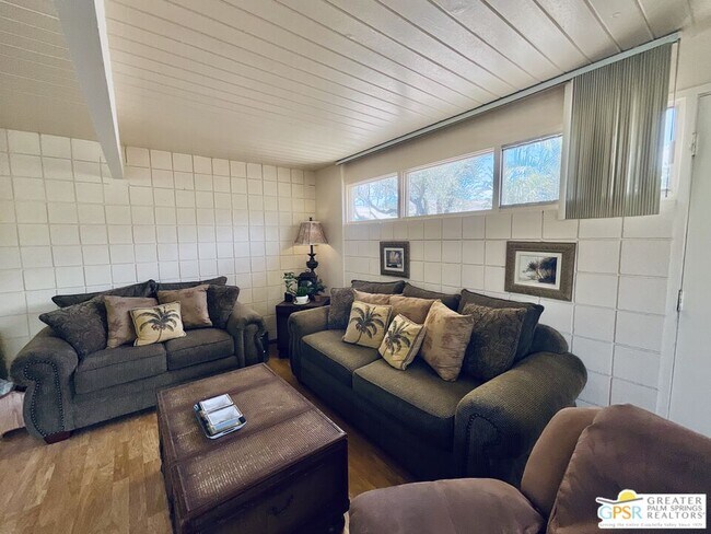 Building Photo - 1111 E Palm Canyon Dr