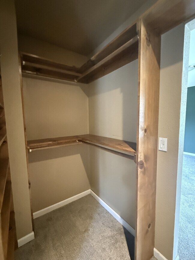 Building Photo - 2150 Bay View Dr