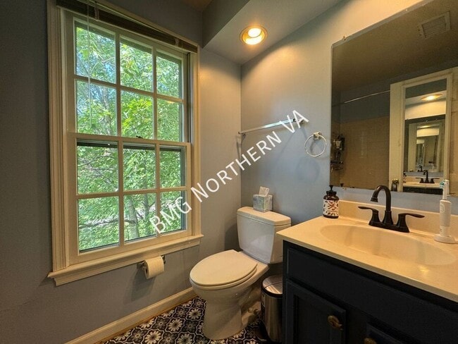 Building Photo - 10205 Daylily Ct