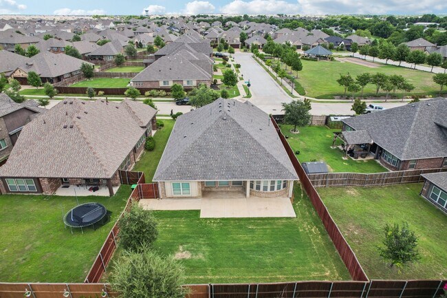 Building Photo - 1616 Downing Dr