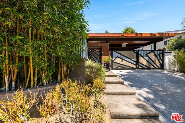 Building Photo - 22277 Buenaventura St
